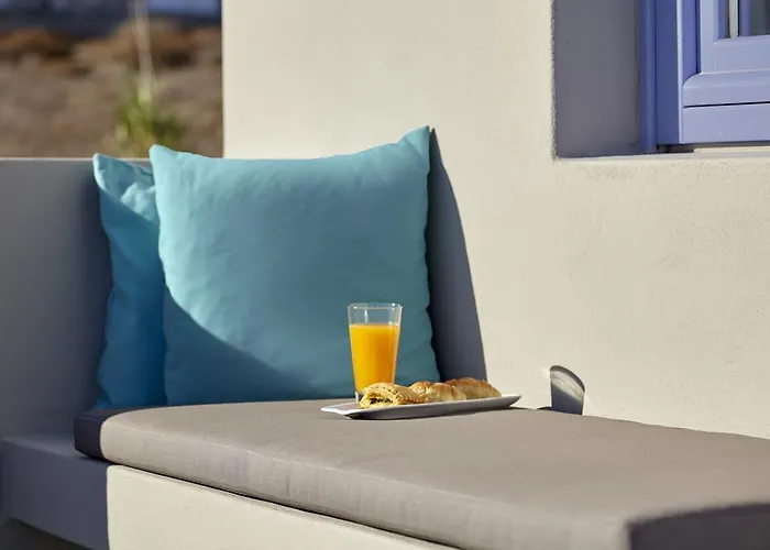 Smy Santorini & Hotel Pýrgos