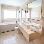 Smy Santorini & Otel Pýrgos