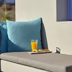 Smy Santorini & Otel Pýrgos