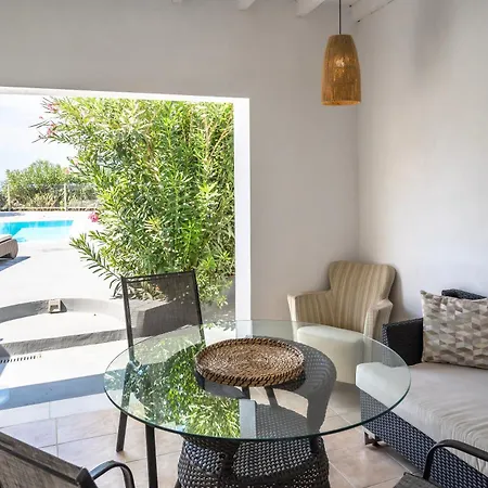 Smy Santorini & Hotel Pýrgos