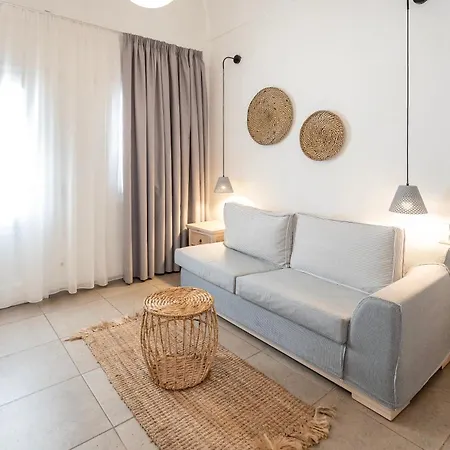 Smy Santorini & 4*