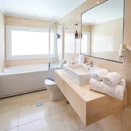 Smy Santorini & Hotel Pýrgos