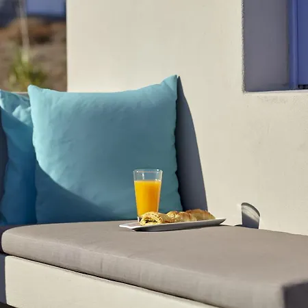 Smy Santorini & Hotel Pýrgos