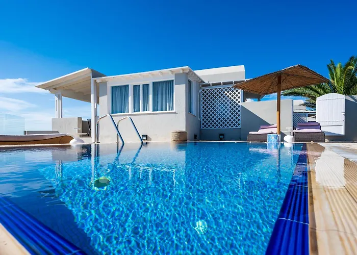 Smy Santorini & Hotel 4*