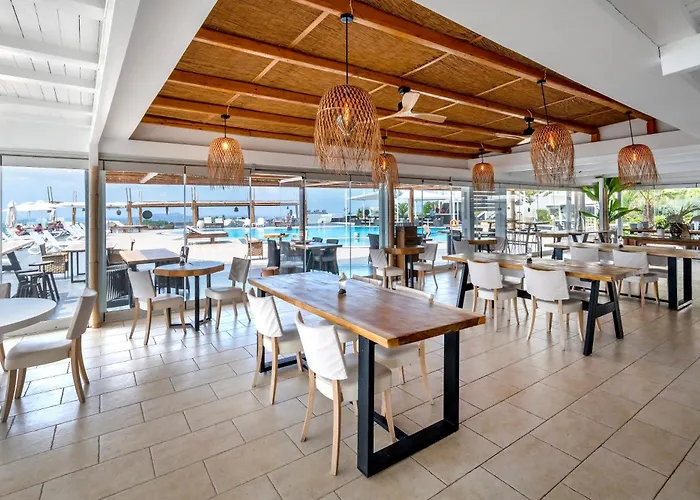 Smy Santorini & Hotel Pyrgos Kallistis